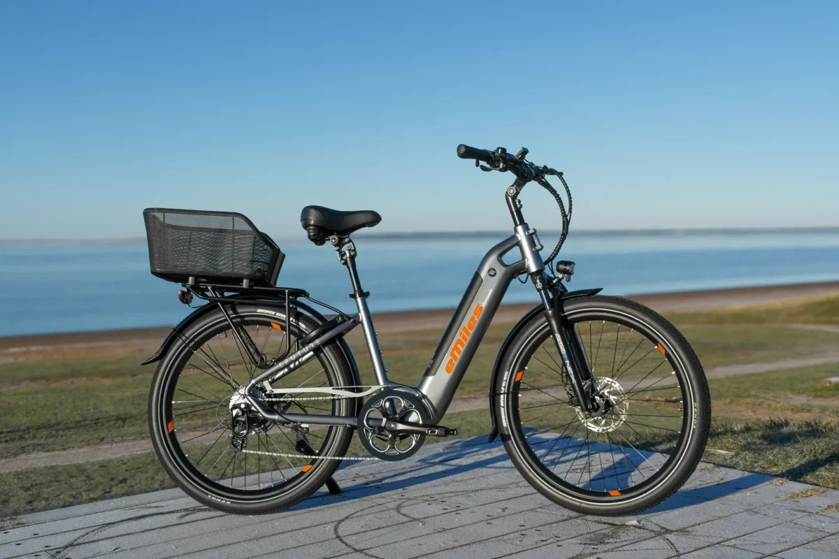 Efuture Elcykel eMiles Dynamic med Fiber Tech Bagkurv og Orange Stickers