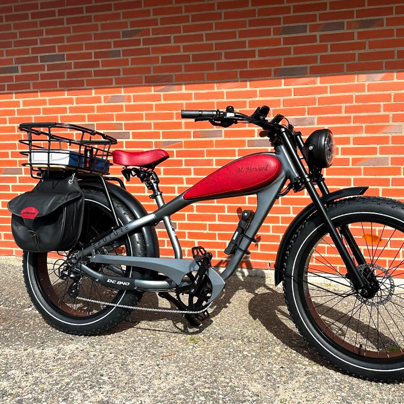 EFUTURE eBoss Fatbike Elcykel Motorcykel Titanium grå med bordeaux læder