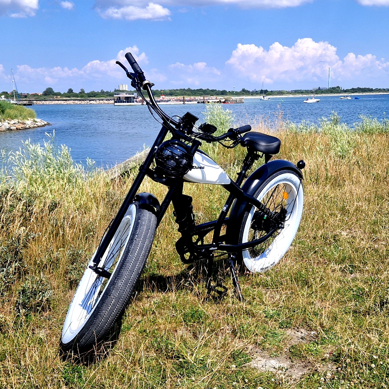 EFUTURE eBoss Fatbike Elcykel Motorcykel Sort med Hvide dæk