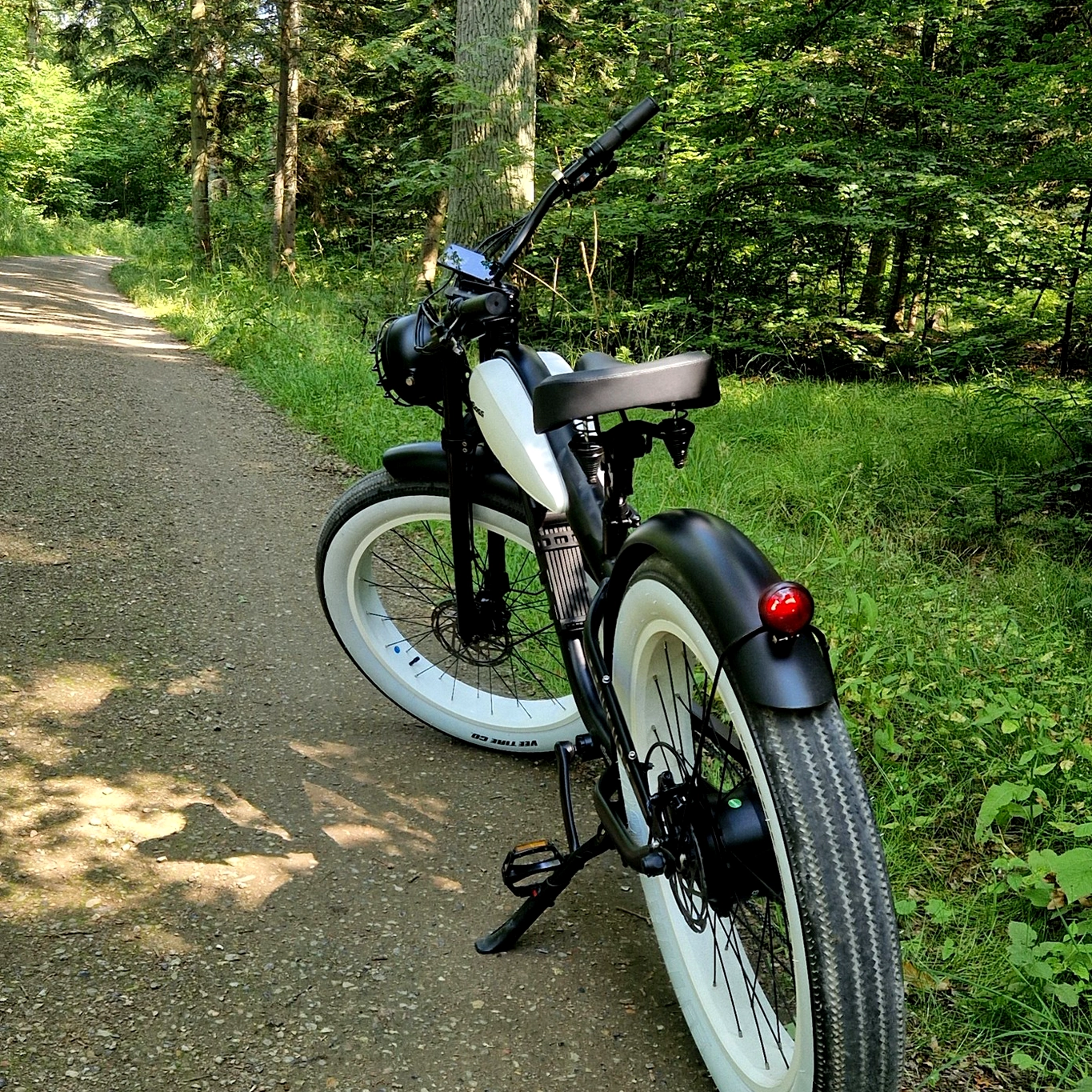 EFUTURE eBoss Fatbike Elcykel Motorcykel Hvid med Hvide dæk