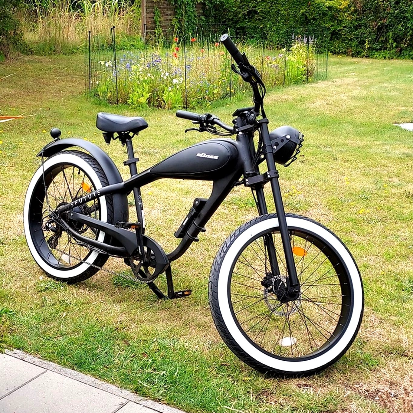 EFUTURE eBoss Fatbike Elcykel Motorcykel Sort med Hvide dæk
